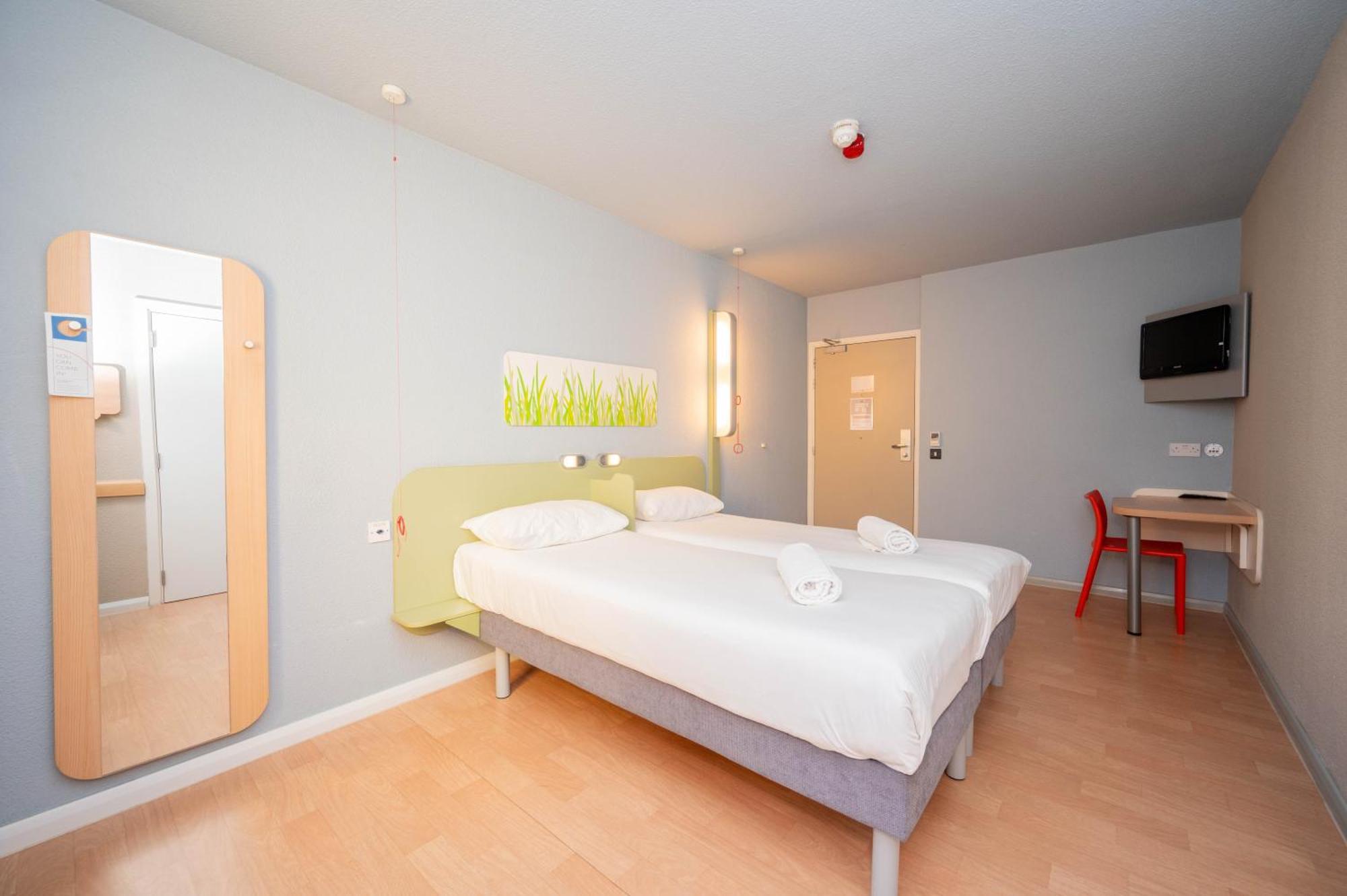 Ibis Budget London Barking Hotel 2*