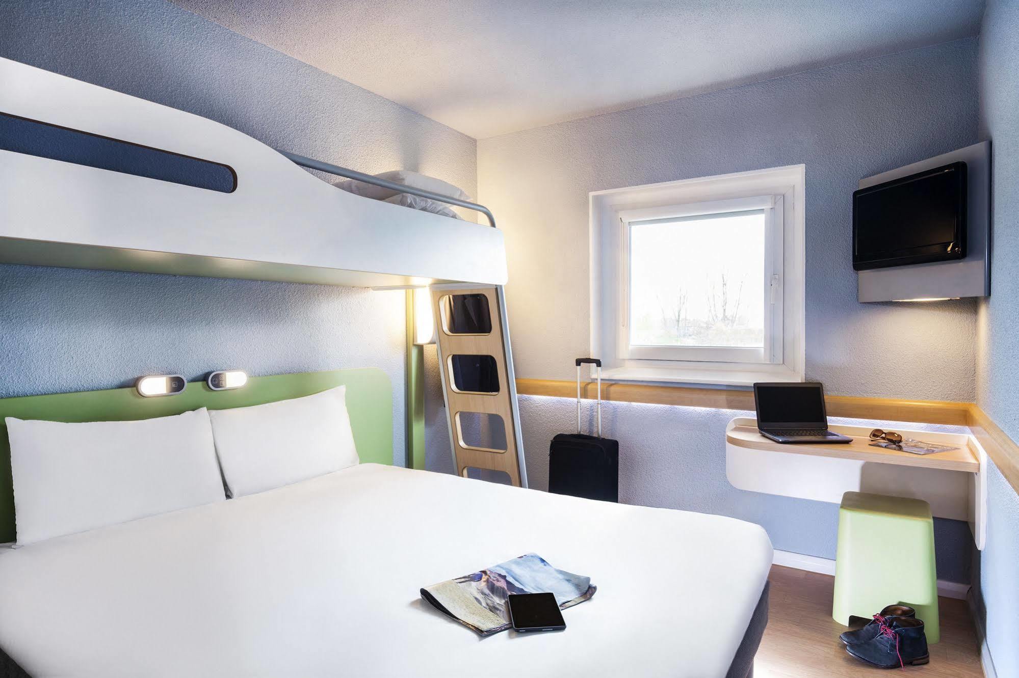 Ibis Budget London Barking Hotel 2*