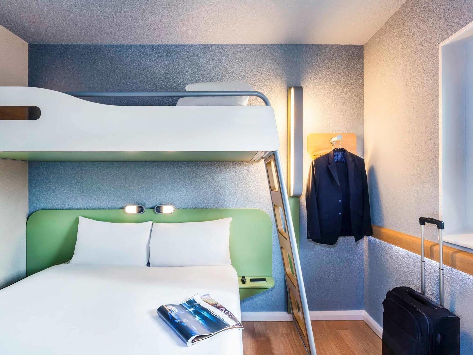 Ibis Budget London Barking Hotel 2*